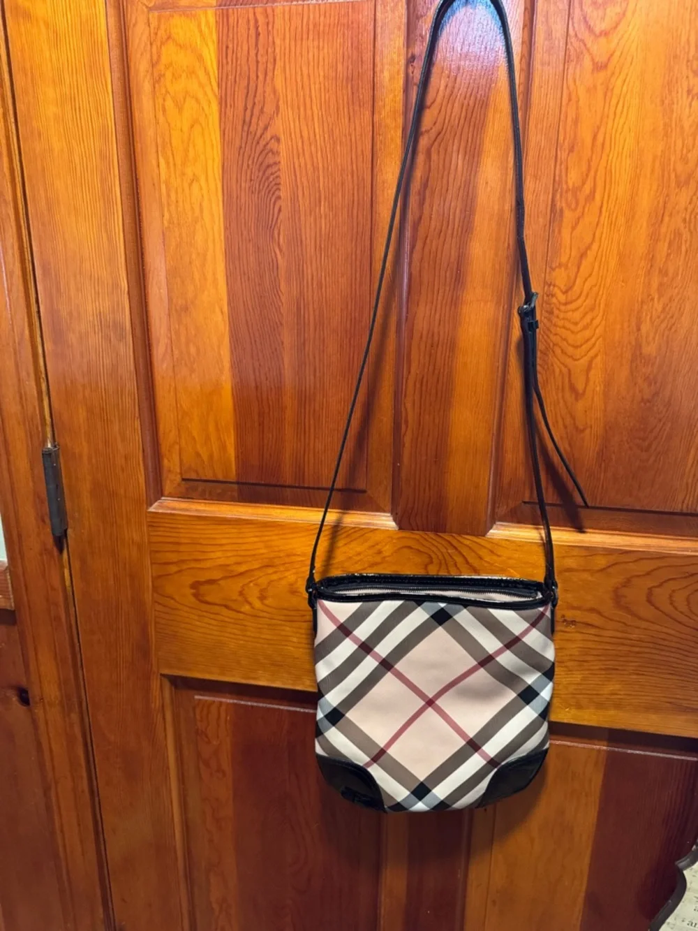 Burberry Dryden Nova Check Beige Interior with Black  patent Trim shoulder bag - Picture 3 of 10